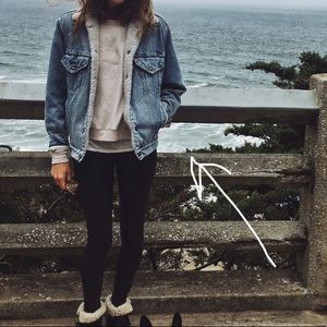 Vintage Levi’s faux/shearling lined jean jacket